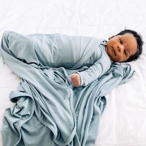 LouLou & Co “Leo” Knotted Gown - 0-3 Months 💙